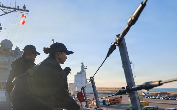 USS Paul Ignatius (DDG 117) goes Underway