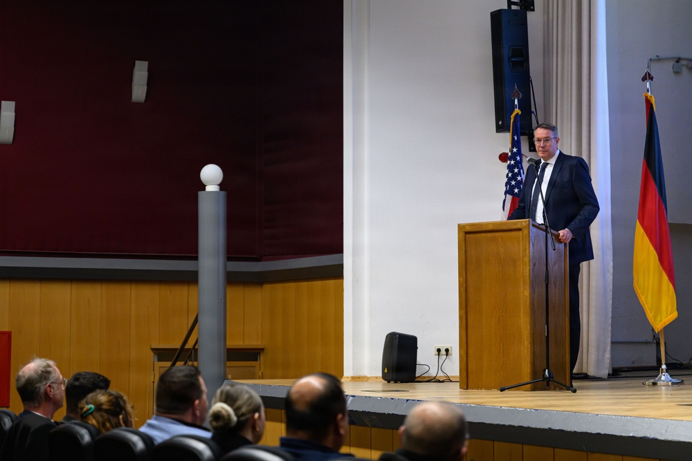 Rheinland-Pfalz Minister President visits local nationals at Spangdahlem