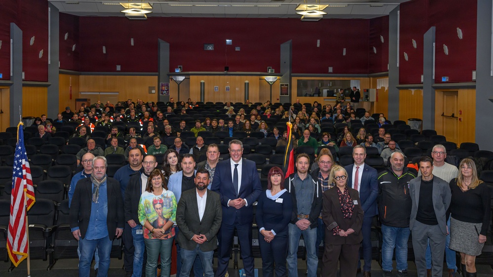 Rheinland-Pfalz Minister President visits local nationals at Spangdahlem