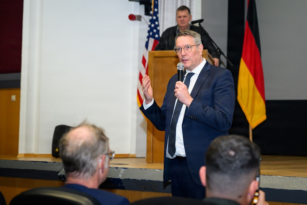 Rheinland-Pfalz Minister President visits local nationals at Spangdahlem