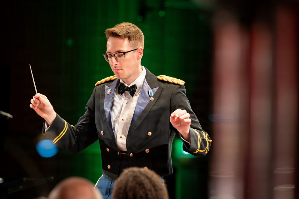 USAREUR-AF Band &amp; Chorus strengthens European community ties during 2025 Holiday Tour to six cities