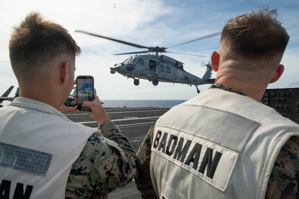 MRF-SEA Marines Visit CTF-70, USS George Washington Leaders
