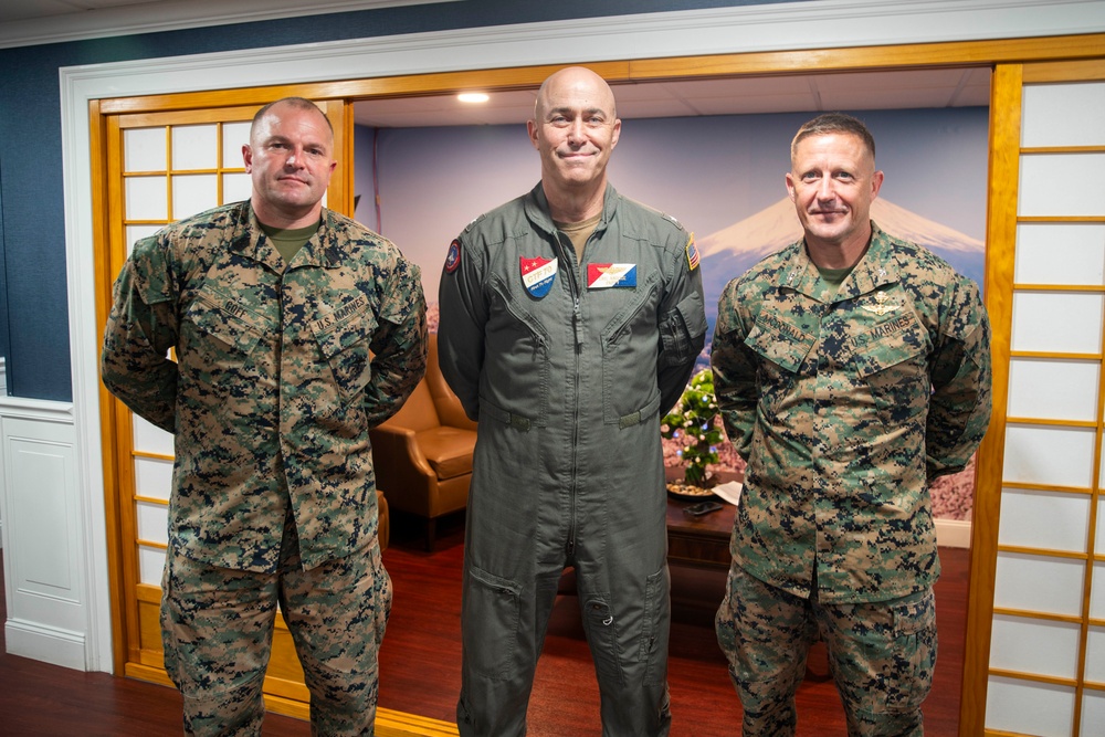 MRF-SEA Marines Visit CTF-70, USS George Washington Leaders