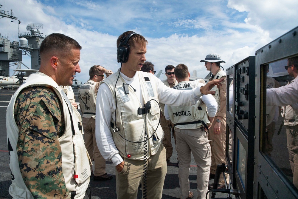 MRF-SEA Marines Visit CTF-70, USS George Washington Leaders