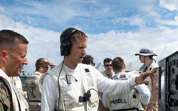 MRF-SEA Marines Visit CTF-70, USS George Washington Leaders