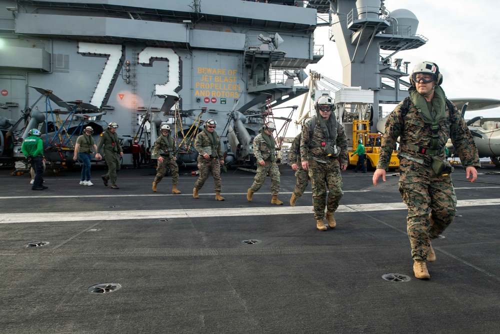 MRF-SEA Marines Visit CTF-70, USS George Washington Leaders