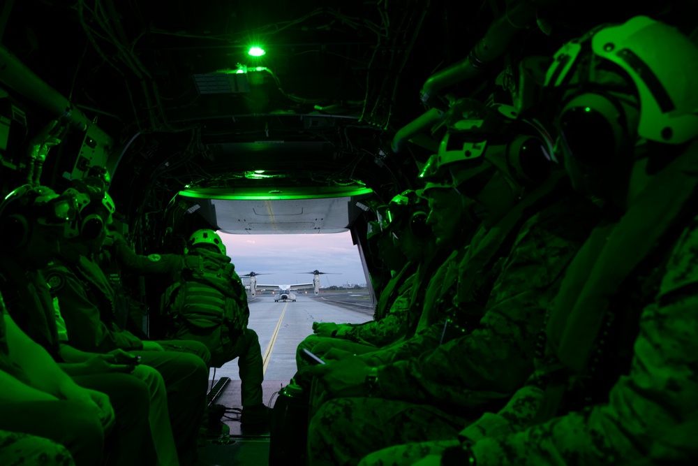 MRF-SEA Marines Visit CTF-70, USS George Washington Leaders