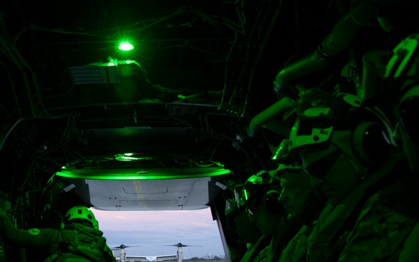 MRF-SEA Marines Visit CTF-70, USS George Washington Leaders