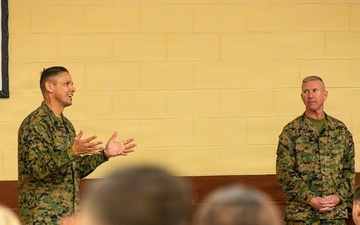 The Commandant, Gen. Eric M. Smith and the Sergeant Major of the Marine Corps, Carlos A. Ruiz visit The Basic School instructors and students