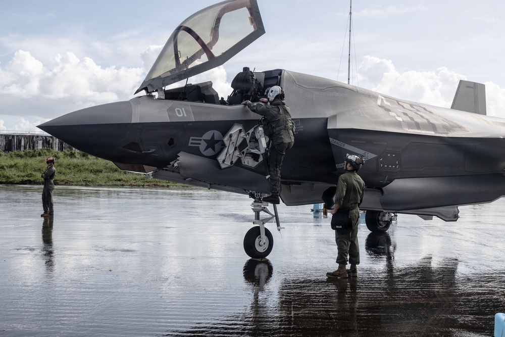 VMFA-225 conducts flight operations in Puerto Rico