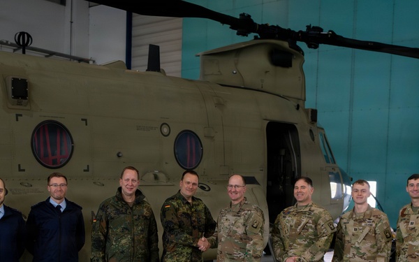 Bundeswehr Visits 12th CAB to Prep for Chinook Acquisition