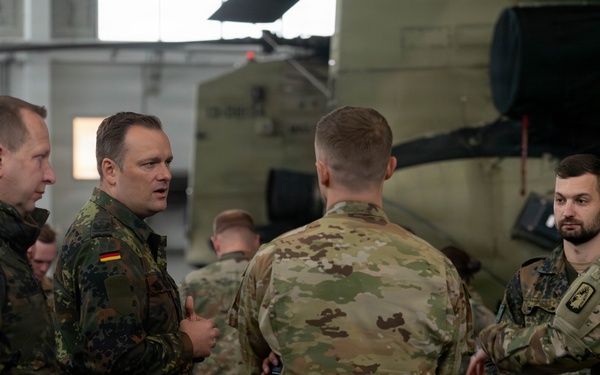 Bundeswehr Visits 12th CAB to Prep for Chinook Acquisition
