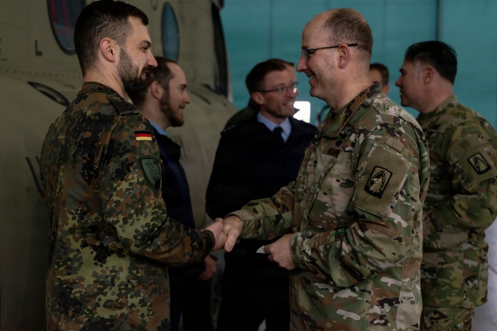 Bundeswehr Visits 12th CAB to Prep for Chinook Acquisition