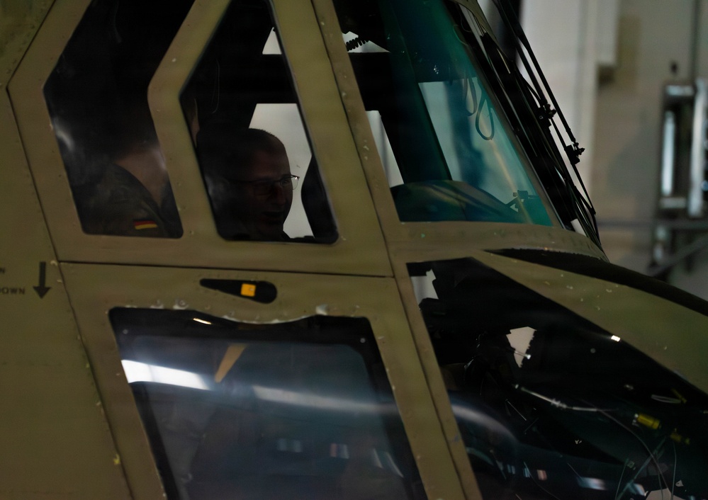 Bundeswehr Visits 12th CAB to Prep for Chinook Acquisition
