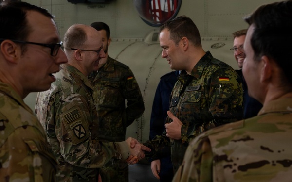 Bundeswehr Visits 12th CAB to Prep for Chinook Acquisition