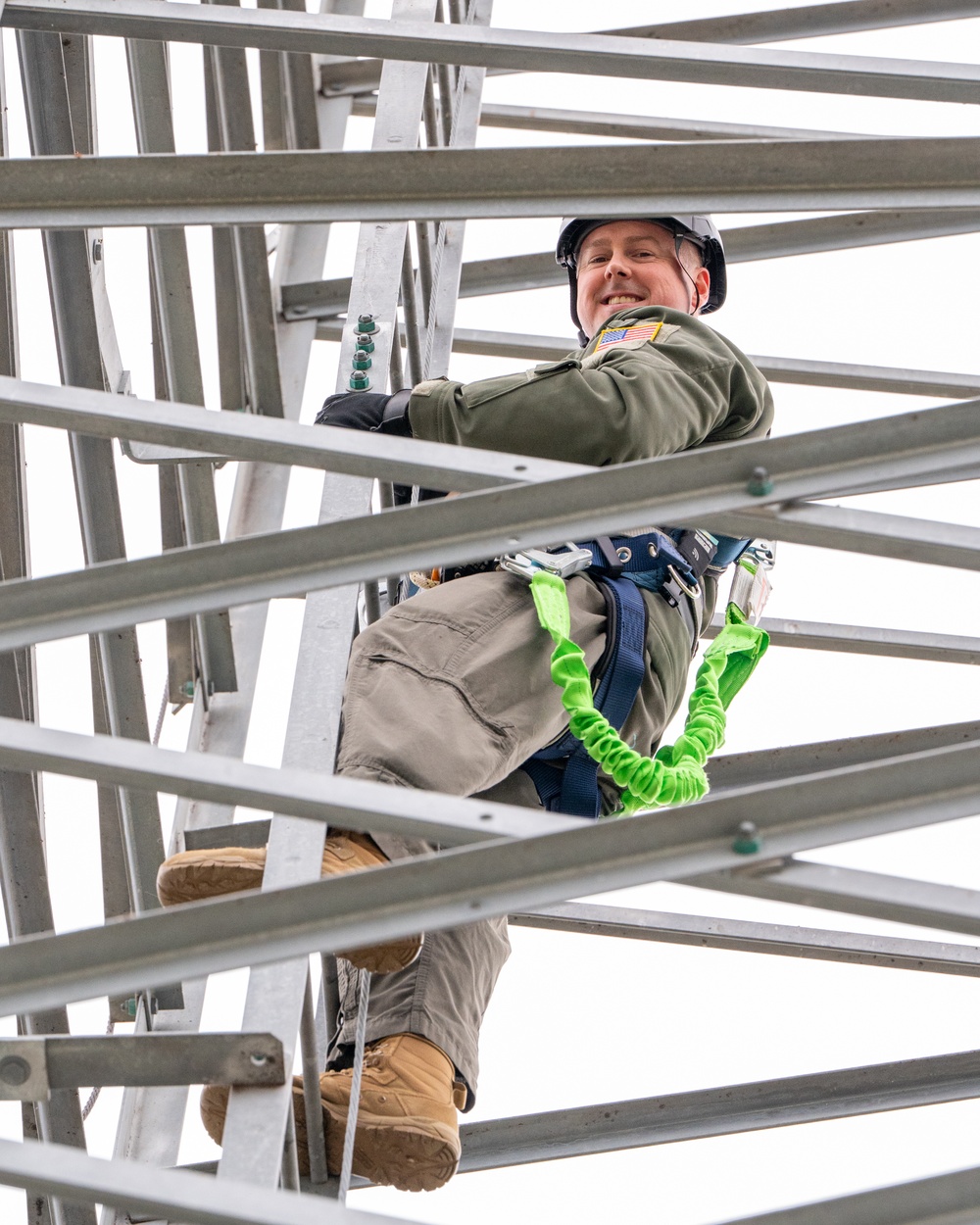 Dover AFB Command Team visits radar airfield weather systems section