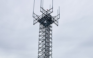 Dover AFB Command Team visits radar airfield weather systems section