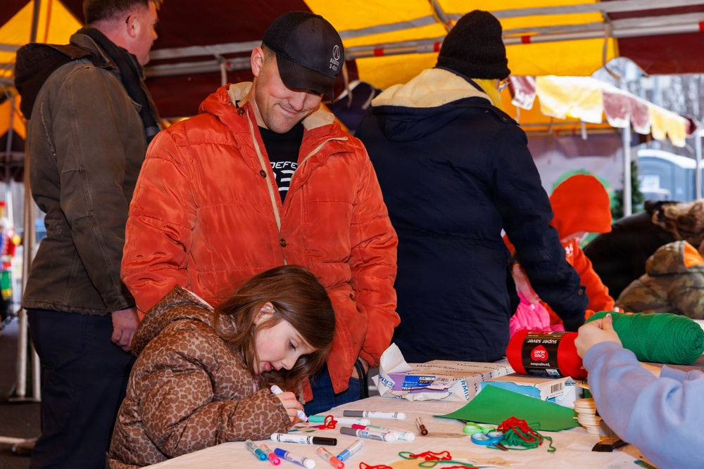 MCBQ and MCCS Host 2025 Holiday Festival