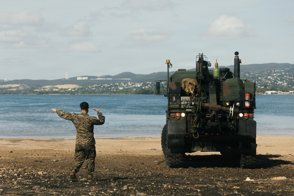 22nd MEU(SOC) | LCAC Offload in Puerto Rico