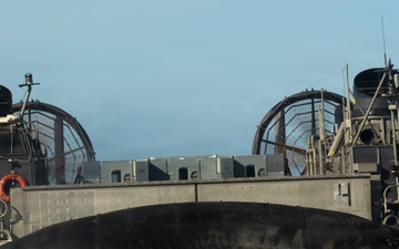 22nd MEU(SOC) | LCAC Offload in Puerto Rico