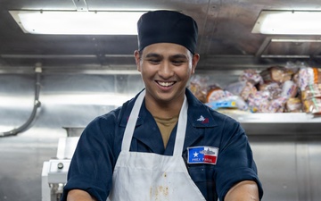 22nd MEU(SOC) | Marines Celebrate Thanksgiving Aboard USS San Antonio
