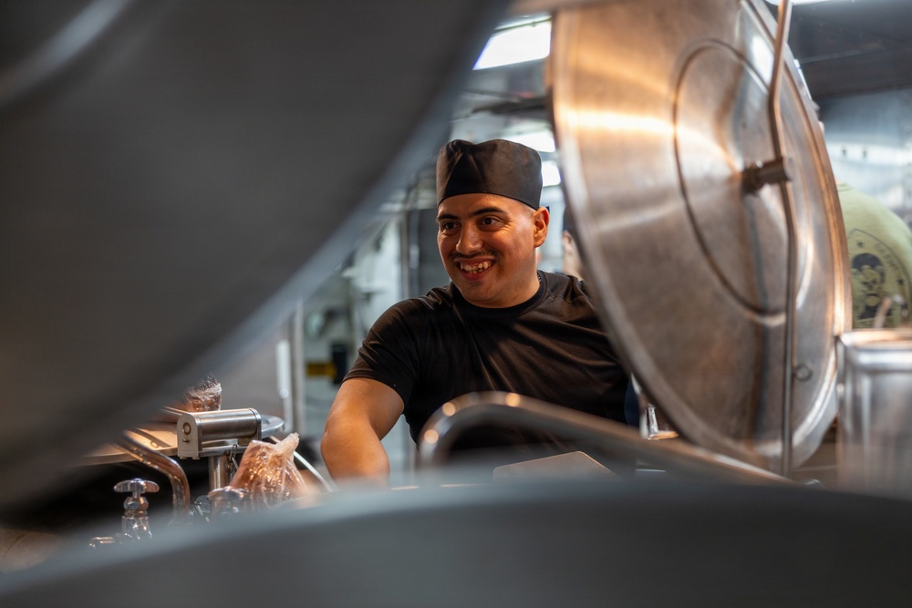 22nd MEU(SOC) | Marines Celebrate Thanksgiving Aboard USS San Antonio