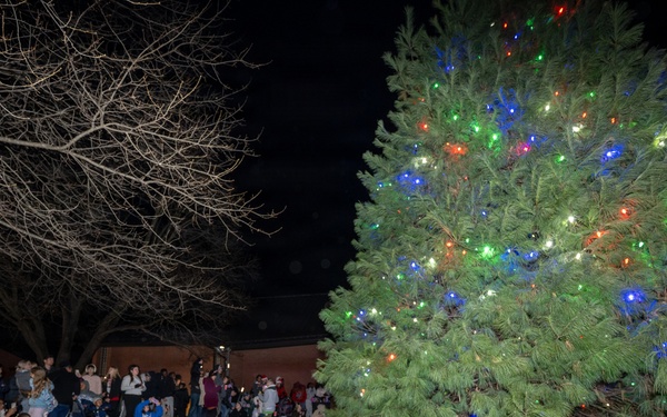 Dover AFB kicks off the holiday season with annual parade and tree lighting