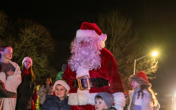 Dover AFB kicks off the holiday season with annual parade and tree lighting