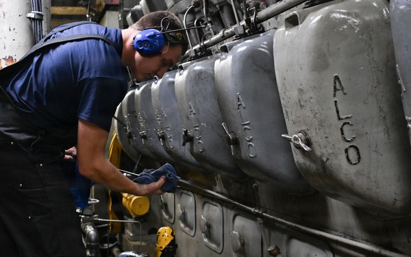 USCGC Polar Star (WAGB 10) transits to Honolulu during Operation Deep Freeze 2026