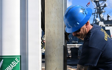 USCGC Polar Star departs Honolulu port call, onloads first-ever Coast Guard diver chamber for Operation Deep Freeze