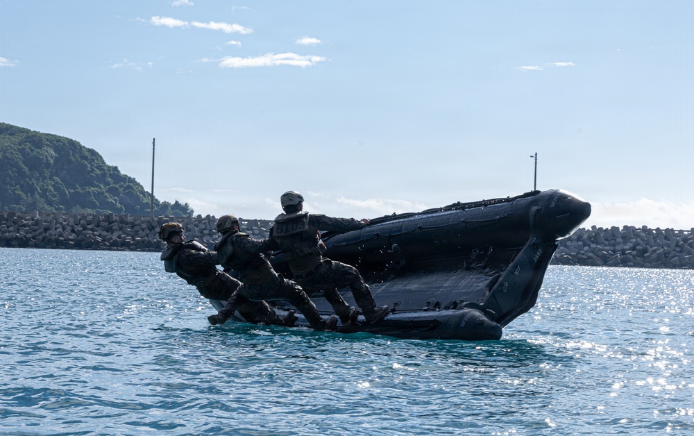 31st MEU | India Co. conducts boat ops refreshers during MEUEX