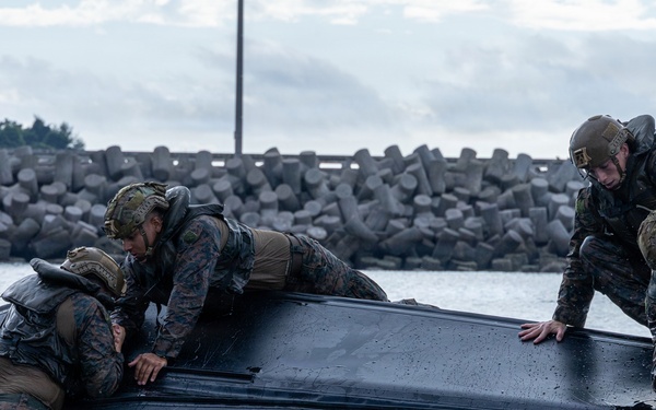 31st MEU | India Co. conducts boat ops refreshers during MEUEX