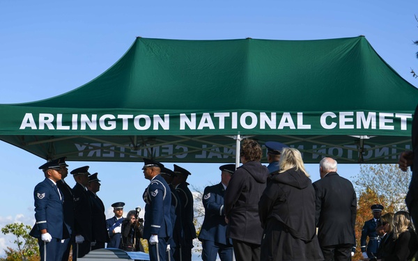 Senior Master Sgt. Troy Hall honored with military funeral at Arlington National Cemetery