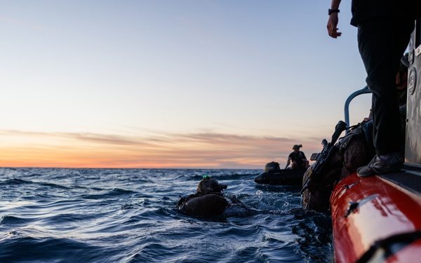 1st Recon Marines helocast from CH-53E Super Stallion during Steel Knight 25