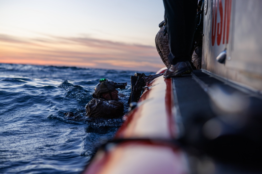 1st Recon Marines helocast from CH-53E Super Stallion during Steel Knight 25