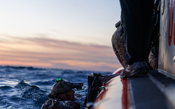 1st Recon Marines helocast from CH-53E Super Stallion during Steel Knight 25