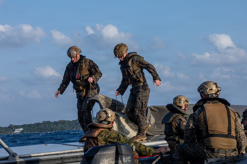 31st MEU | India Co. conducts simulated resupply at sea during MEUEX