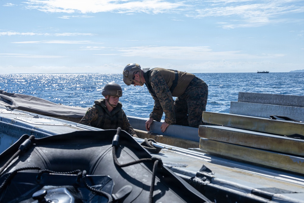 31st MEU | India Co. conducts simulated resupply at sea during MEUEX