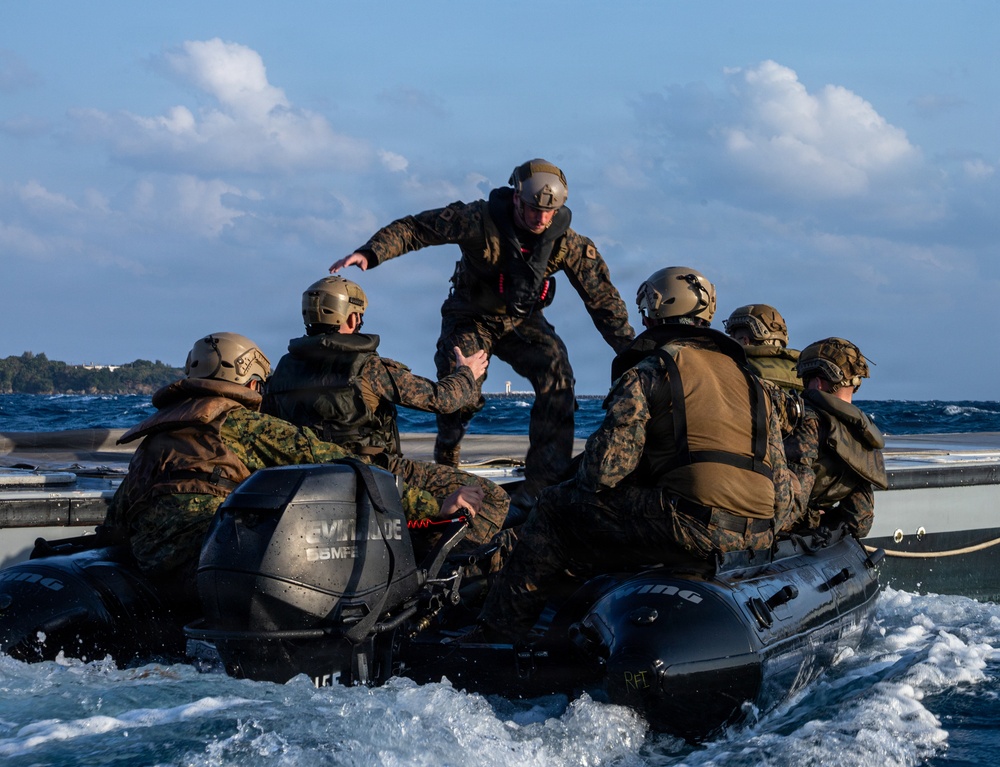 31st MEU | India Co. conducts simulated resupply at sea during MEUEX