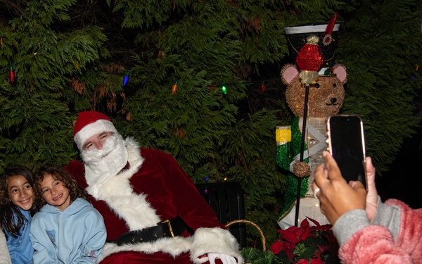 Team Charleston celebrates annual tree lighting ceremony