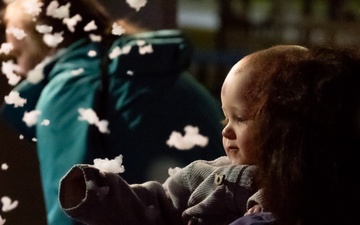 Team Charleston celebrates annual tree lighting ceremony