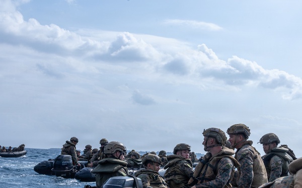 31st MEU | India Co. conducts simulated small boat raid during MEUEX