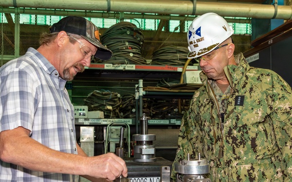 VCNO Kilby Visits Norfolk Naval Shipyard Dec. 2