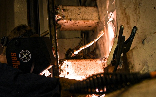 Nimitz Sailors Conduct Maintenance