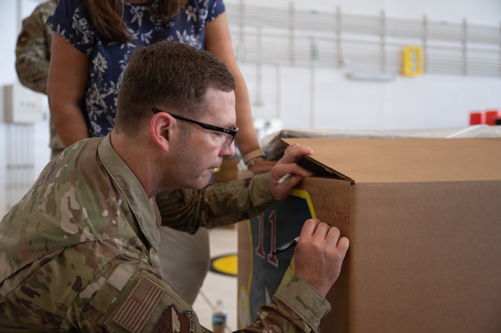 Distinguished visitors, global partners build bundles during OCD 25