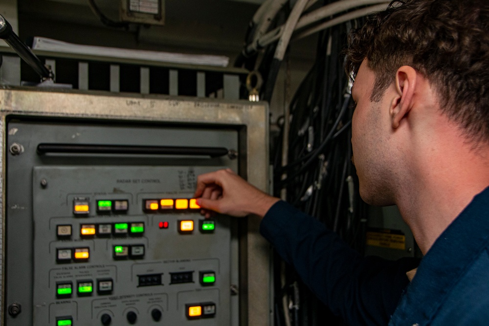 Nimitz Combat Systems Department Conducts Daily Operations