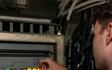 Nimitz Combat Systems Department Conducts Daily Operations