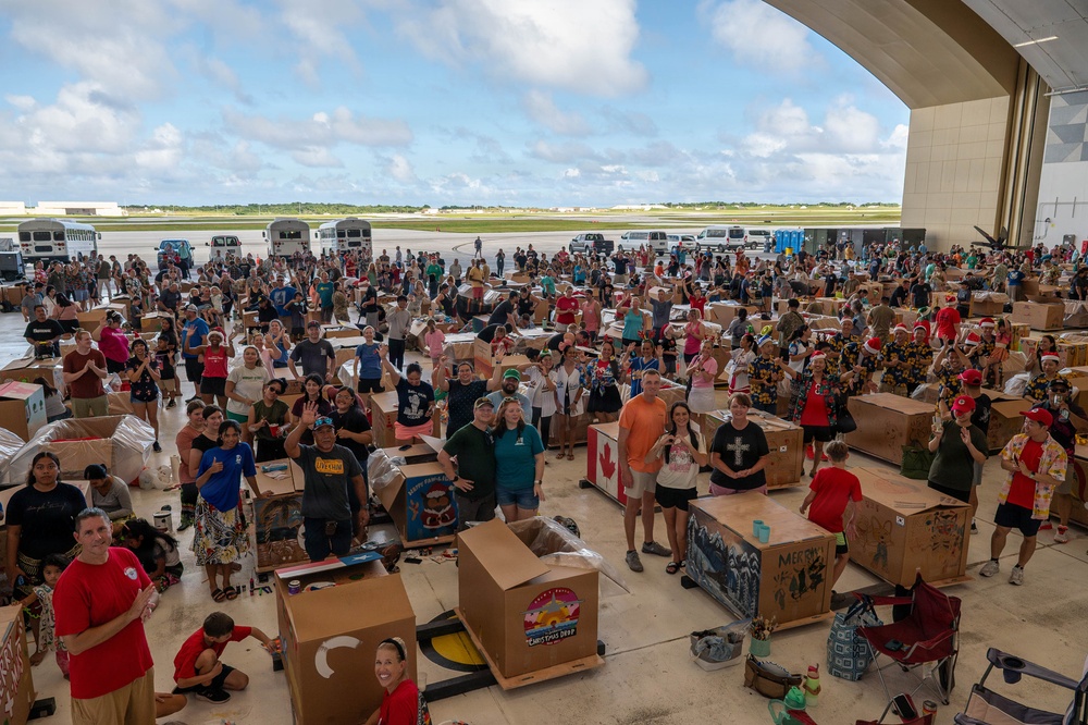 Service members, volunteers, families prepare bundles for OCD25