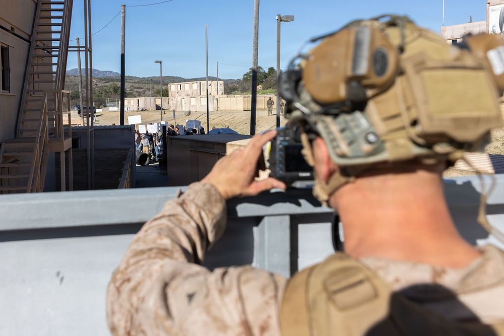 1st Bn., 5th Marines reinforces simulated embassy during Steel Knight 25
