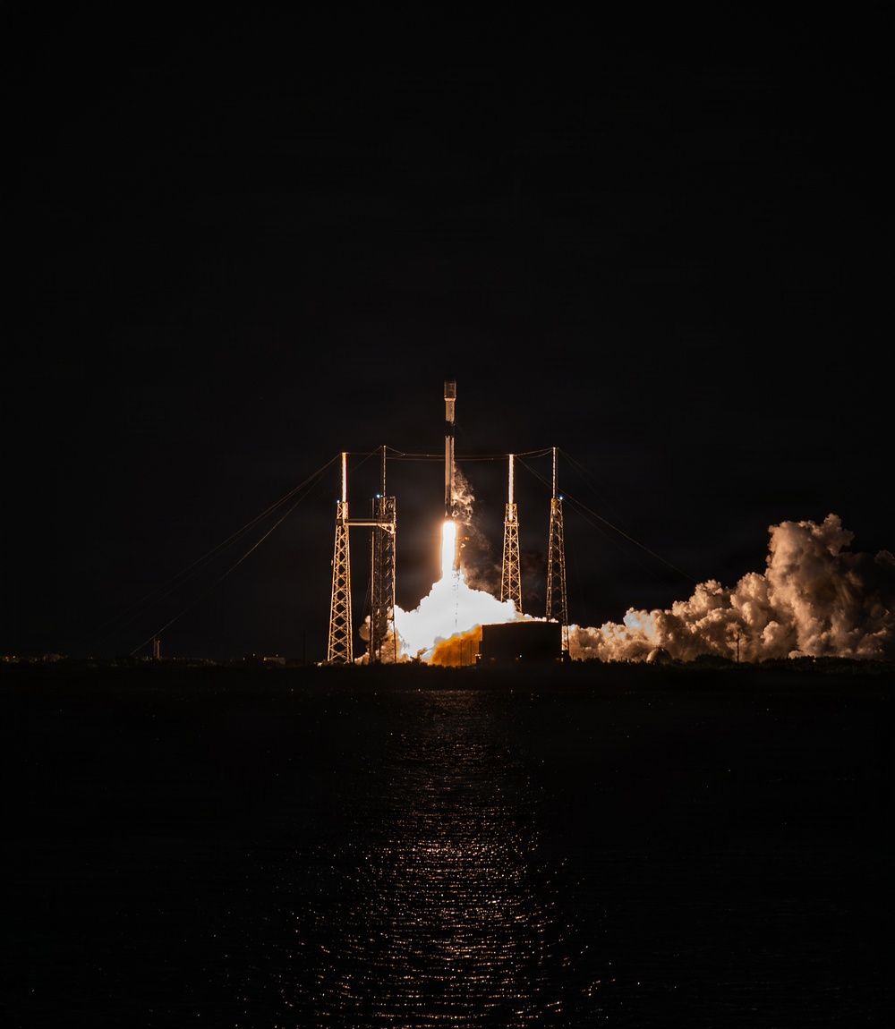Starlink 6-87 mission launches from CCSFS